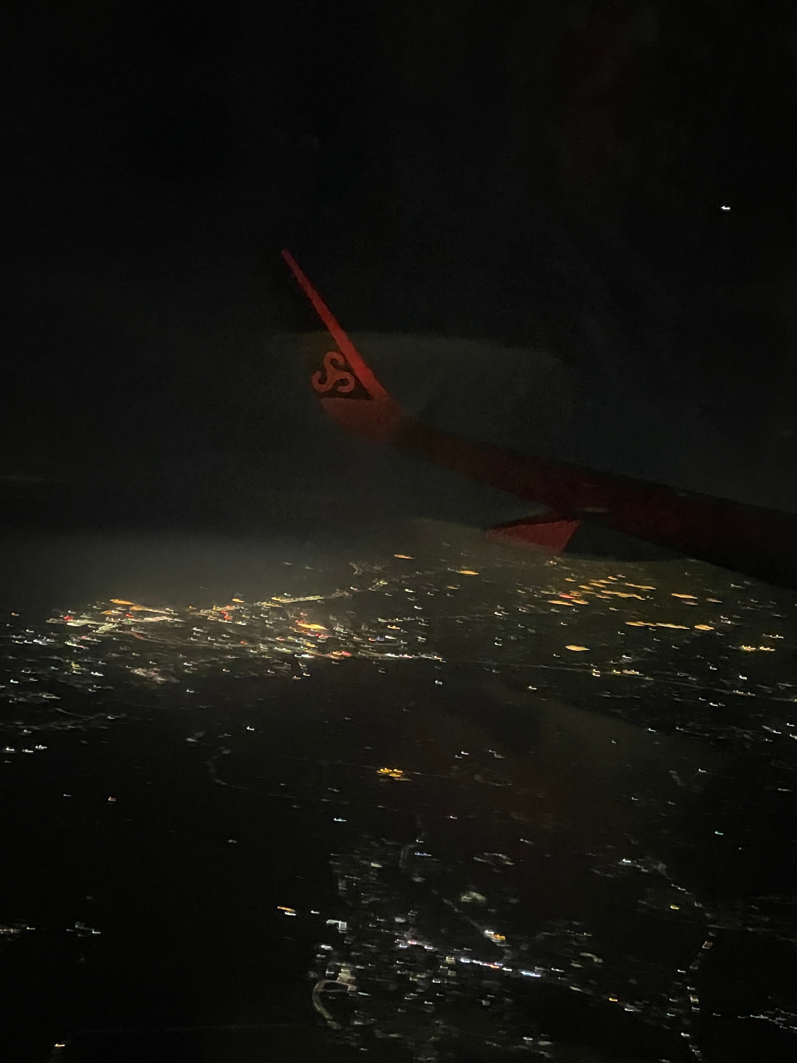 回家途中（从春秋航空的Airbus A320视角看向城市夜景）