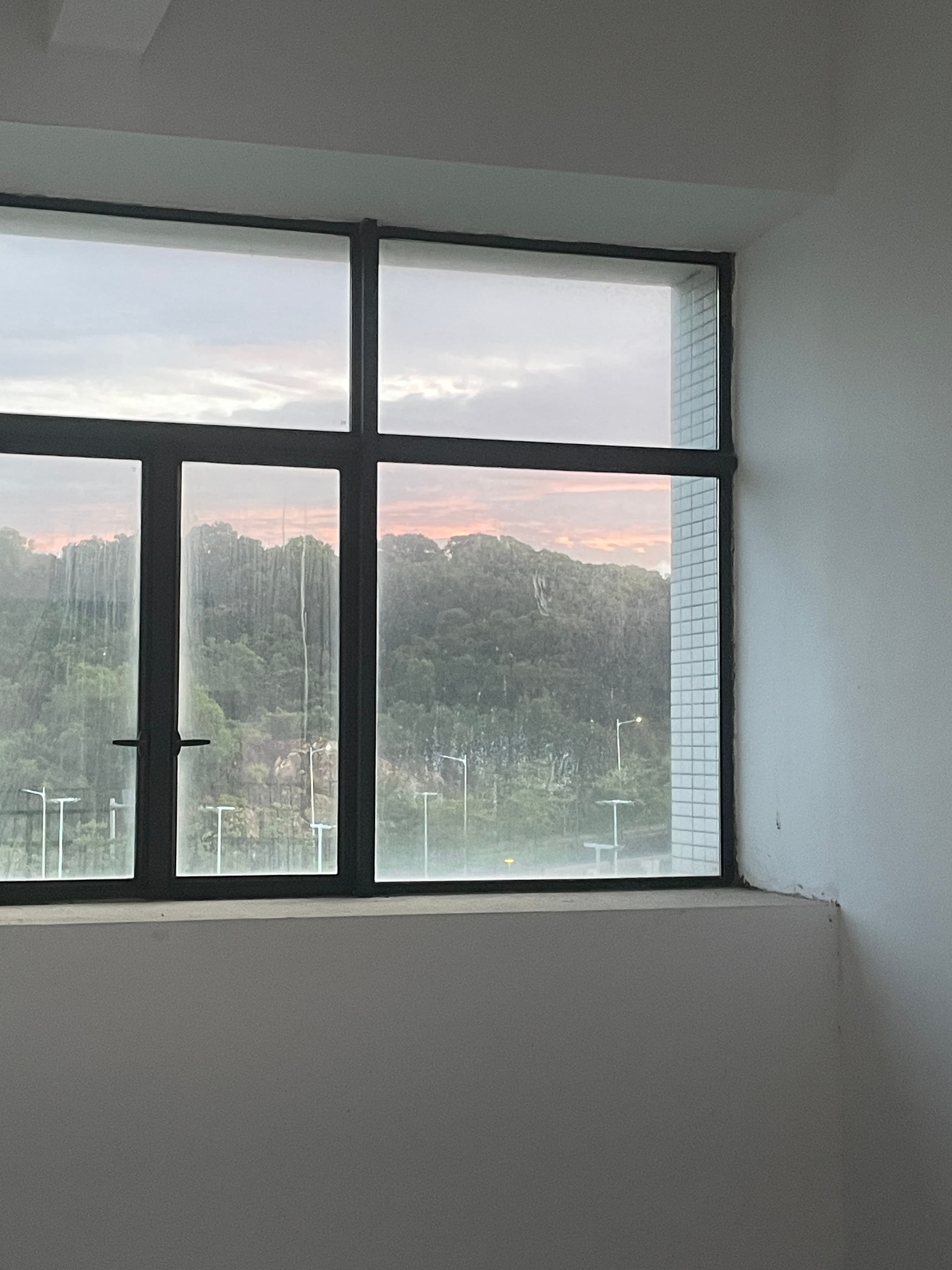 Mon.J11 在自洽中挣扎